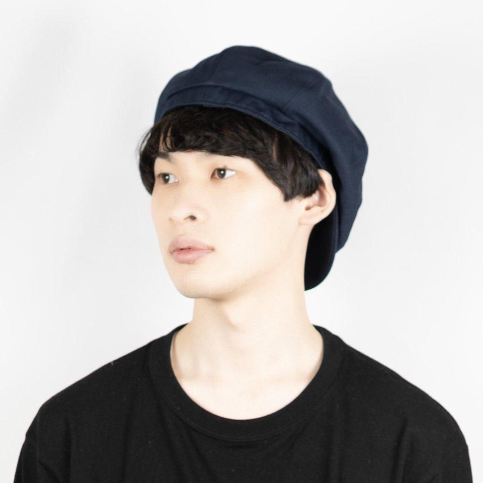 ツイルキャスケット ネイビー 着用 斜め前