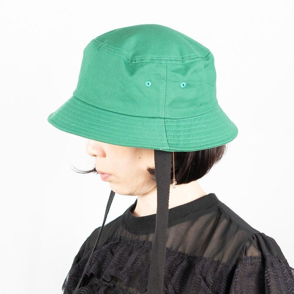 紐付きバケットハット グリーン 着用 横