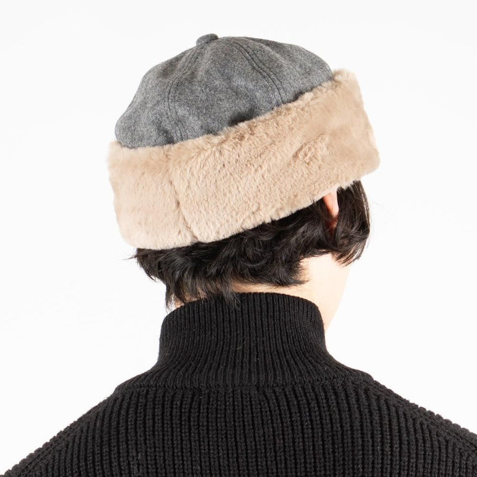 メルトンファーワッチ グレー 着用 後ろ斜め