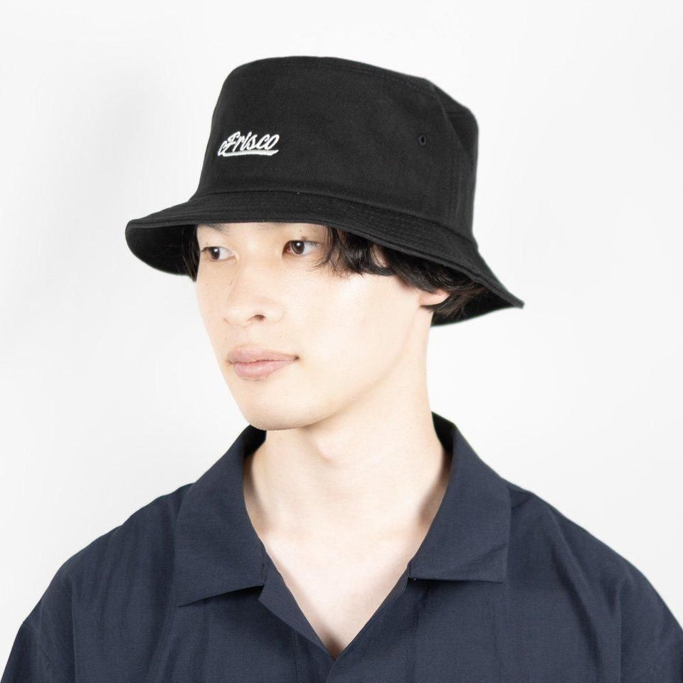 フリスコハット ブラック 着用 斜め前