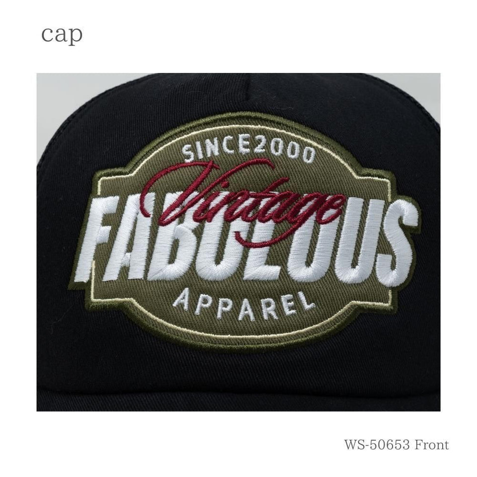 fabulousメッシュキャップ ブラック/ブラック 正面のワッペンのアップ