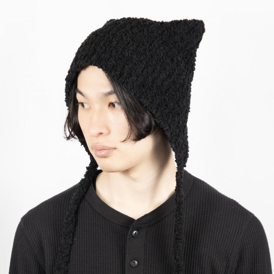 猫耳ニット帽 ブラック 着用 斜め前