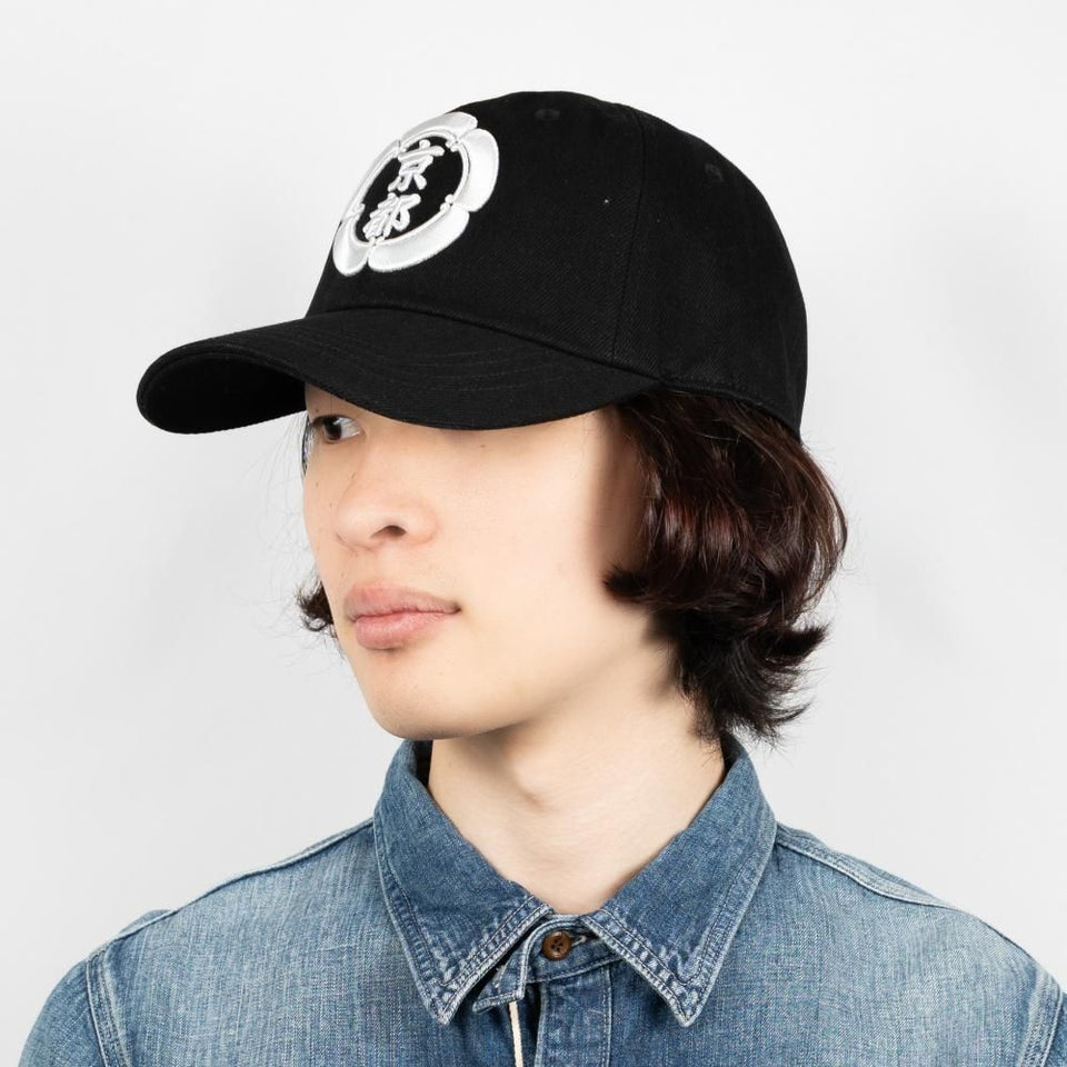 京都キャップ ブラック 着用 斜め前