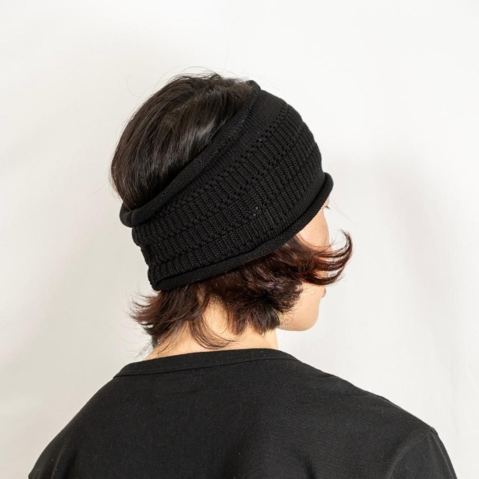 ヘアターバン（ニットヘアバンド） ブラック 着用 後ろ斜め