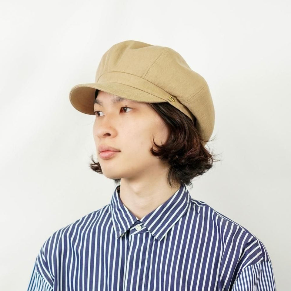 ヘリンボンキャスケット ベージュ 着用 斜め前