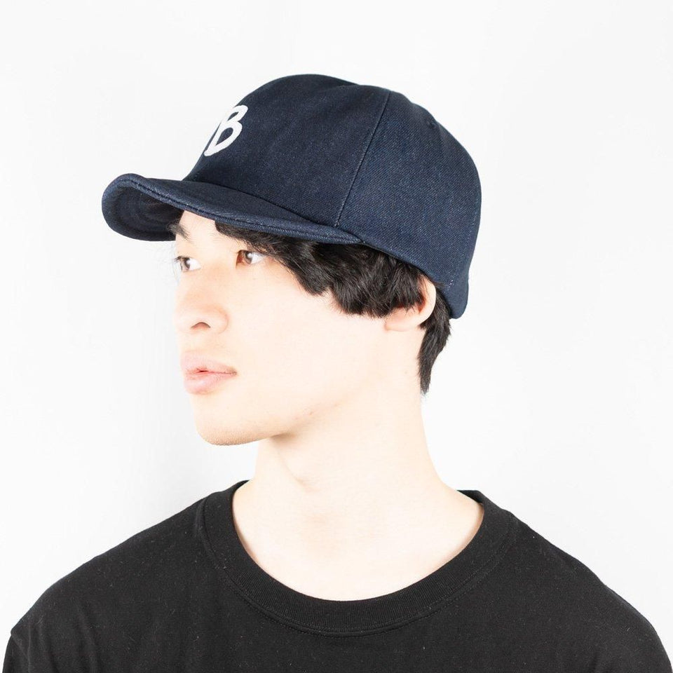 ツイルアンパイアBキャップ ネイビー 着用 斜め前