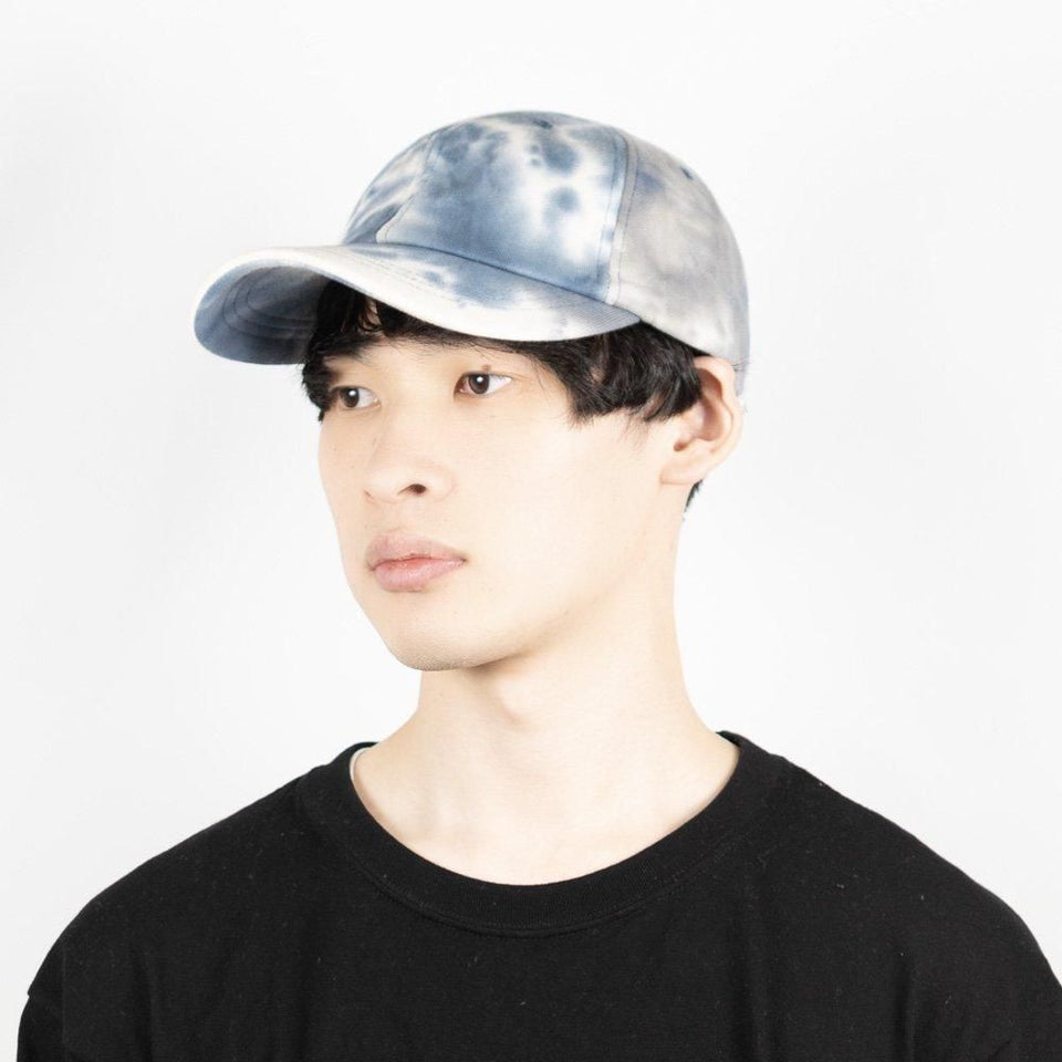 タイダイキャップ ブラックブルー 着用 斜め前