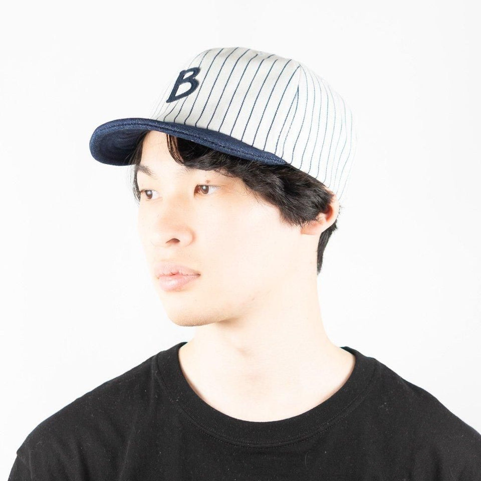 ツートンアンパイアBキャップ ストライプ デニム 着用 斜め前