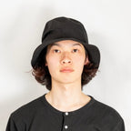 変形マウンテンハット ブラック 着用 正面
