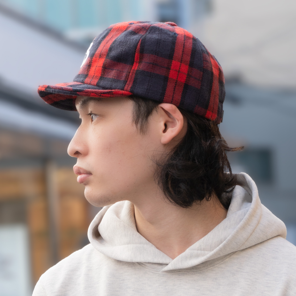 チェックアンパイアBキャップ レッド 着用 横