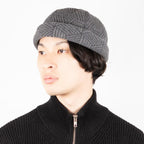 キルティングフィッシャーマンキャップ グレー 着用 斜め前