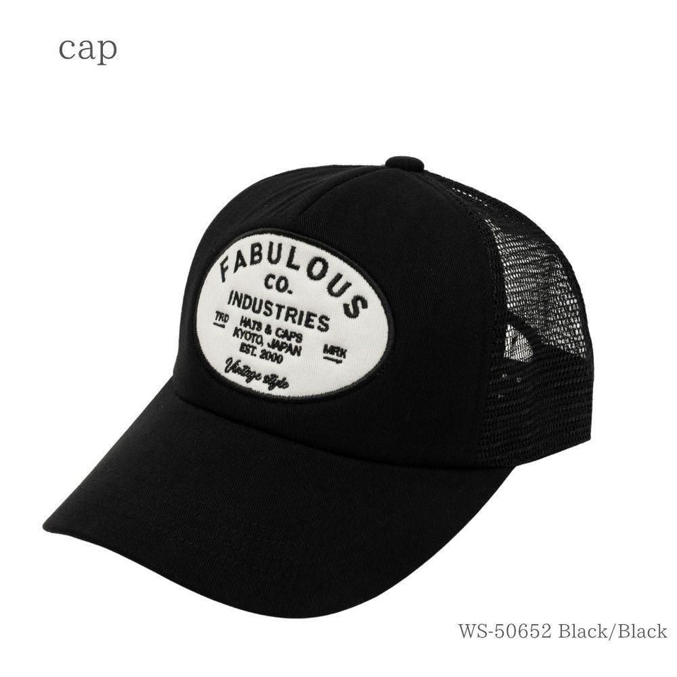 ラウンドワッペンメッシュキャップ ブラック/ブラック 商品 斜め前