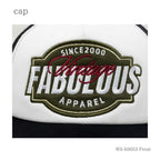 fabulousメッシュキャップ ブラック/ホワイト 正面のワッペンのアップ