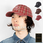 チェックFABエンブロイダリーキャップ レッド 着用 斜め前